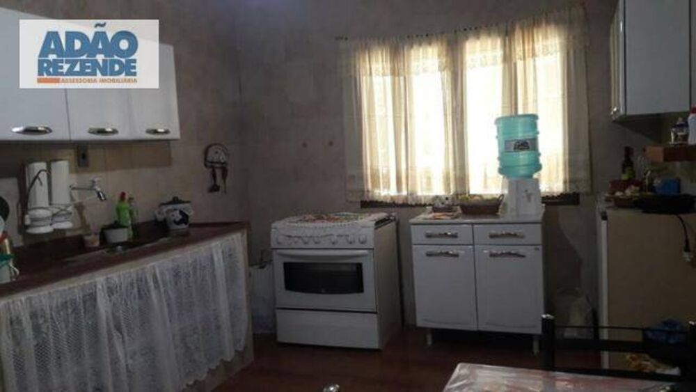 Casa à venda com 4 quartos, 105m² - Foto 2
