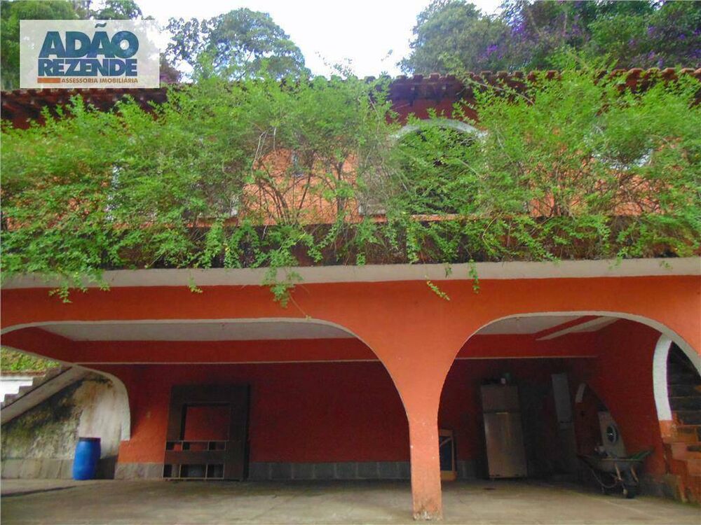 Casa à venda com 6 quartos, 800m² - Foto 1
