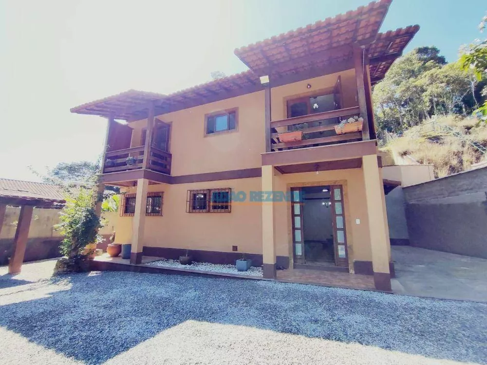 Casa à venda com 3 quartos, 250m² - Foto 1