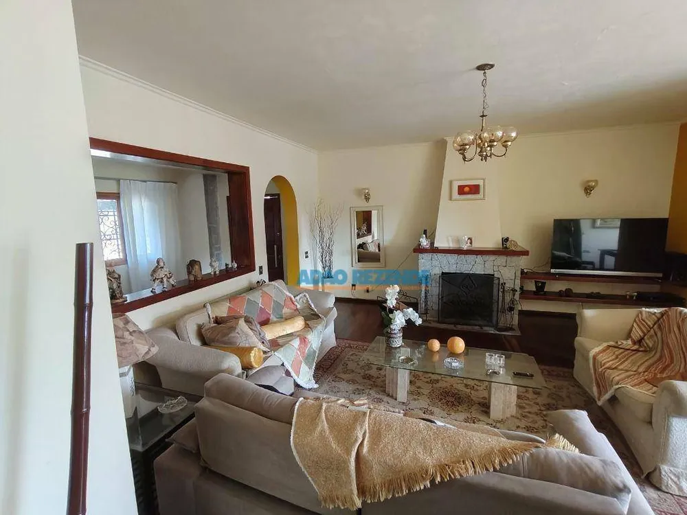 Casa, 5 quartos, 213 m² - Foto 1