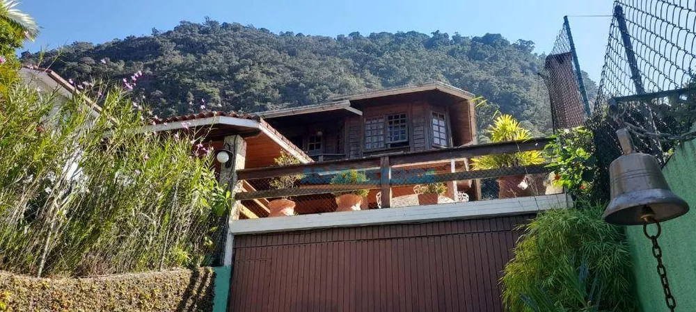 Casa de Condomínio à venda com 4 quartos, 230m² - Foto 1