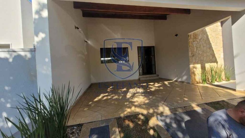 Casa para alugar com 3 quartos, 360m² - Foto 1