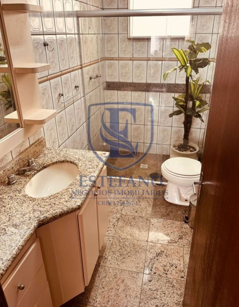 Casa à venda com 3 quartos, 247m² - Foto 2