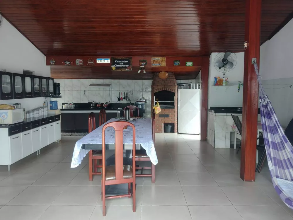 Casa à venda com 3 quartos, 218m² - Foto 4