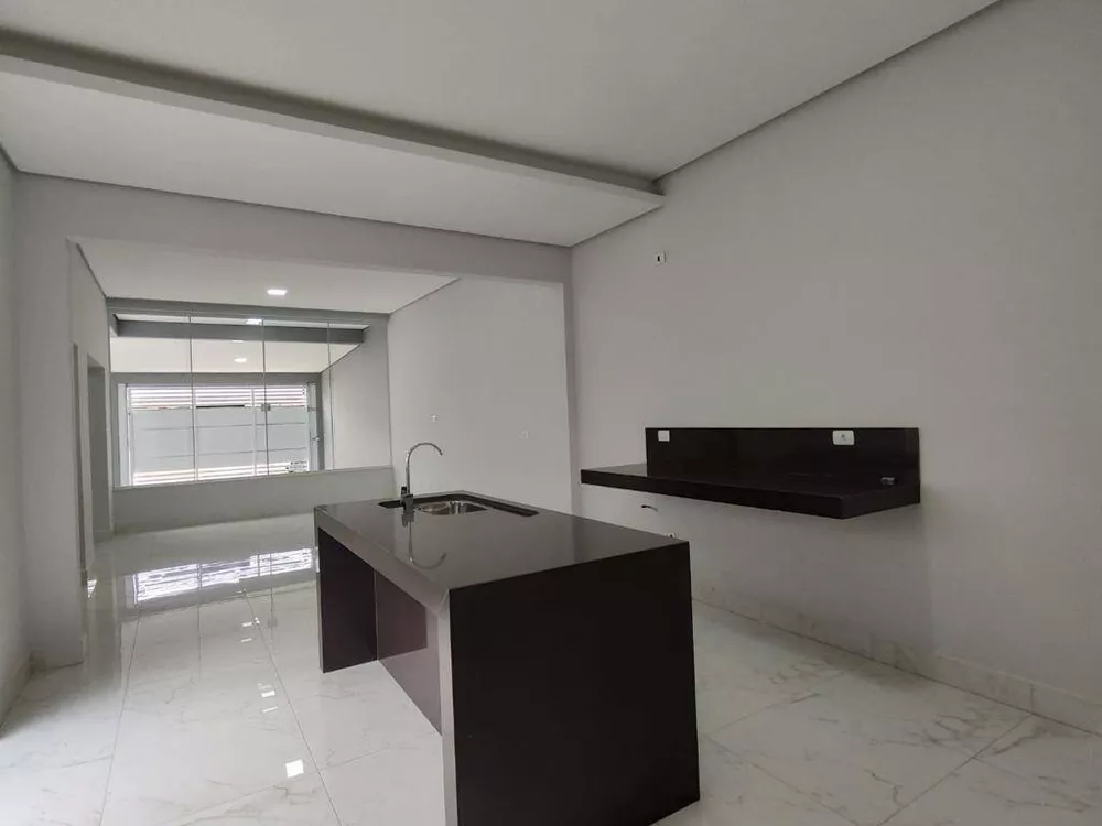 Casa à venda com 3 quartos, 140m² - Foto 1