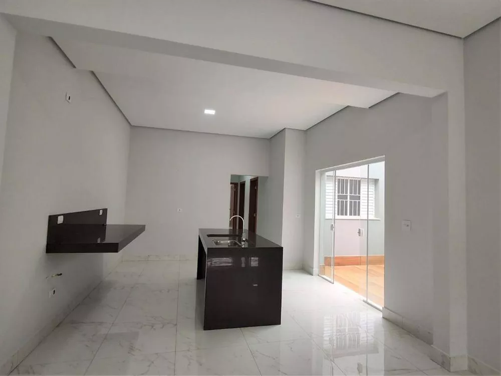 Casa à venda com 3 quartos, 140m² - Foto 4