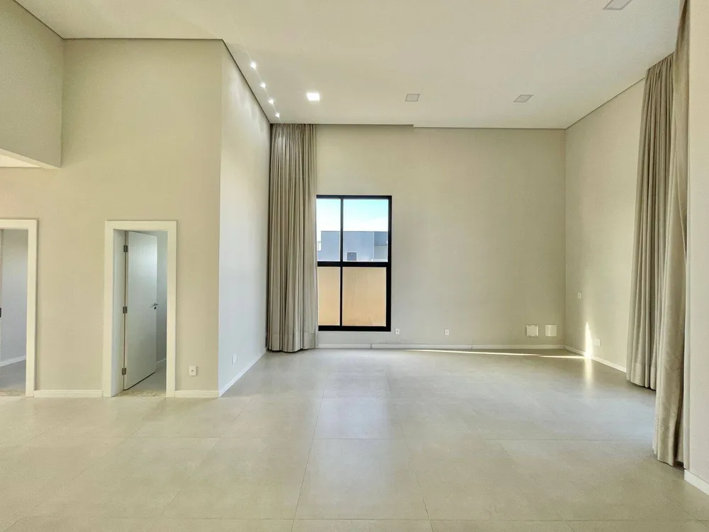 Casa, 3 quartos, 223 m² - Foto 2
