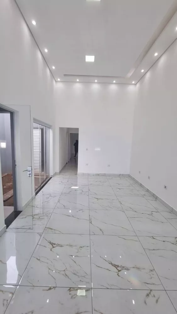 Casa à venda com 3 quartos, 92m² - Foto 1