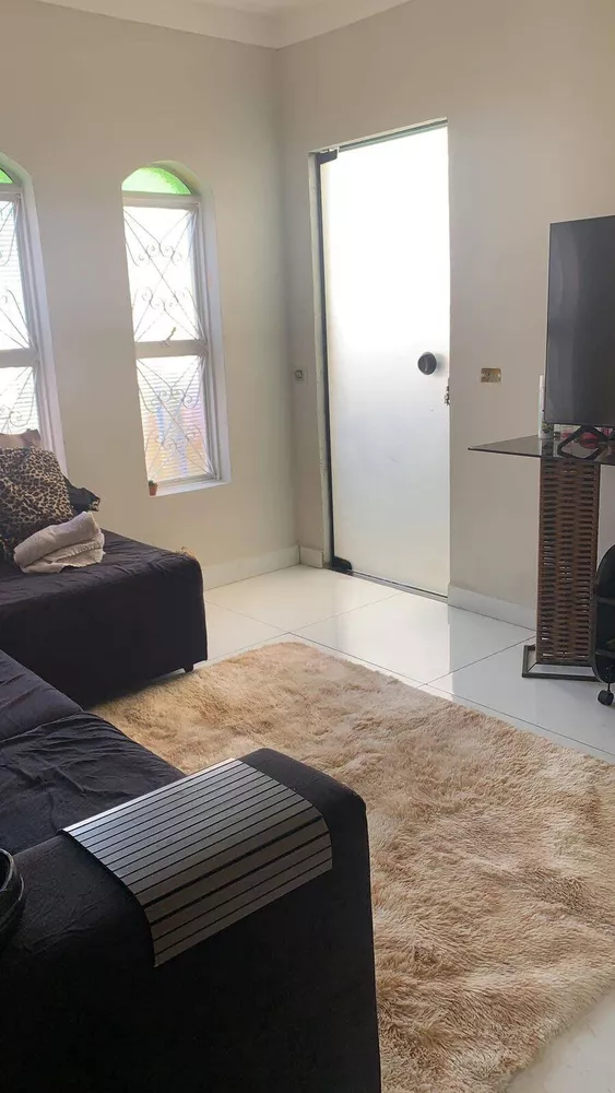 Casa à venda com 2 quartos, 70m² - Foto 4