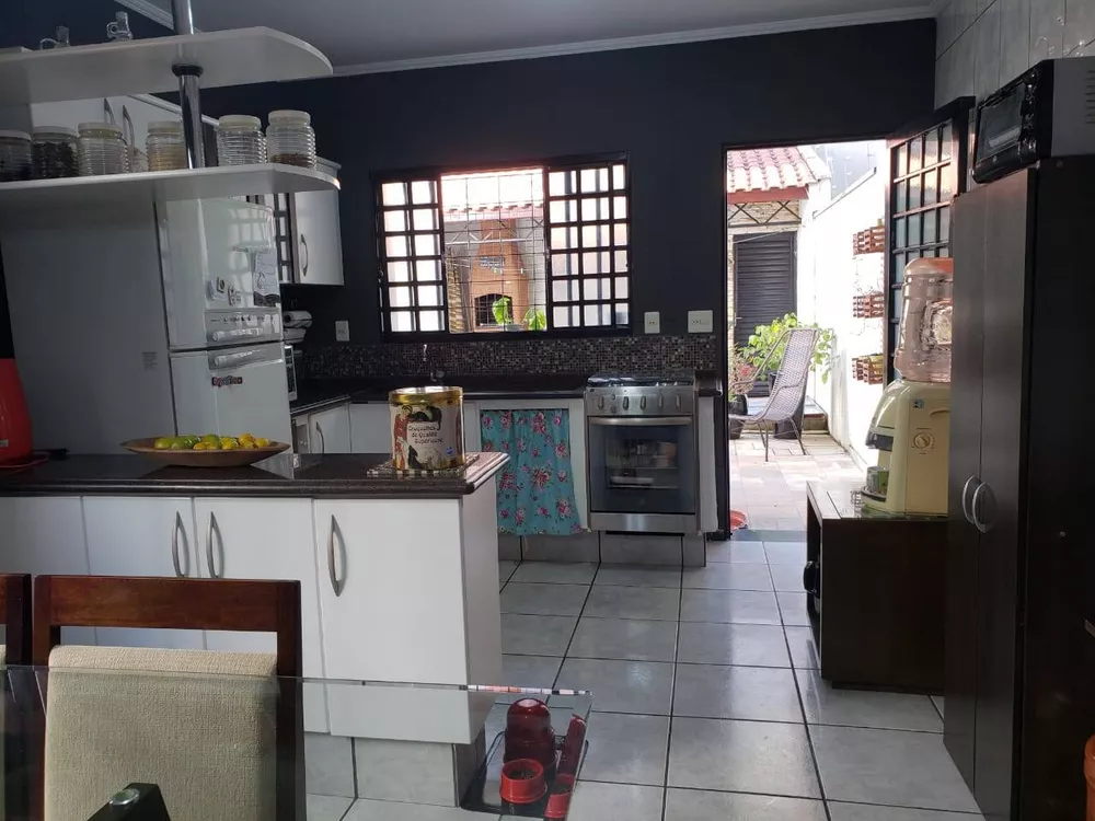 Sobrado à venda com 3 quartos, 199m² - Foto 1