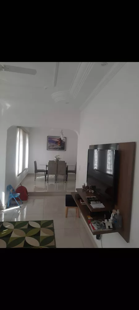 Casa à venda com 3 quartos, 190m² - Foto 1