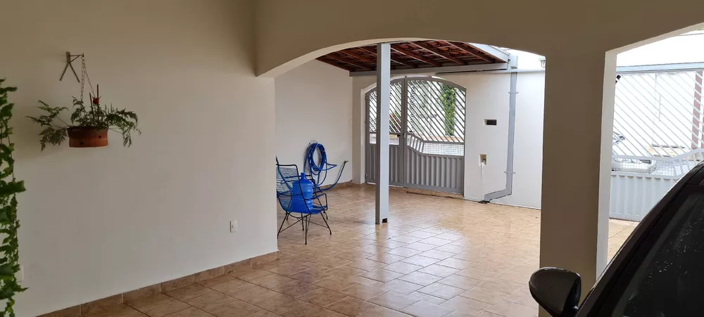 Casa à venda com 3 quartos, 154m² - Foto 1