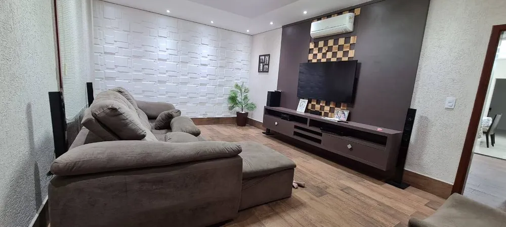 Sobrado, 3 quartos, 240 m² - Foto 1
