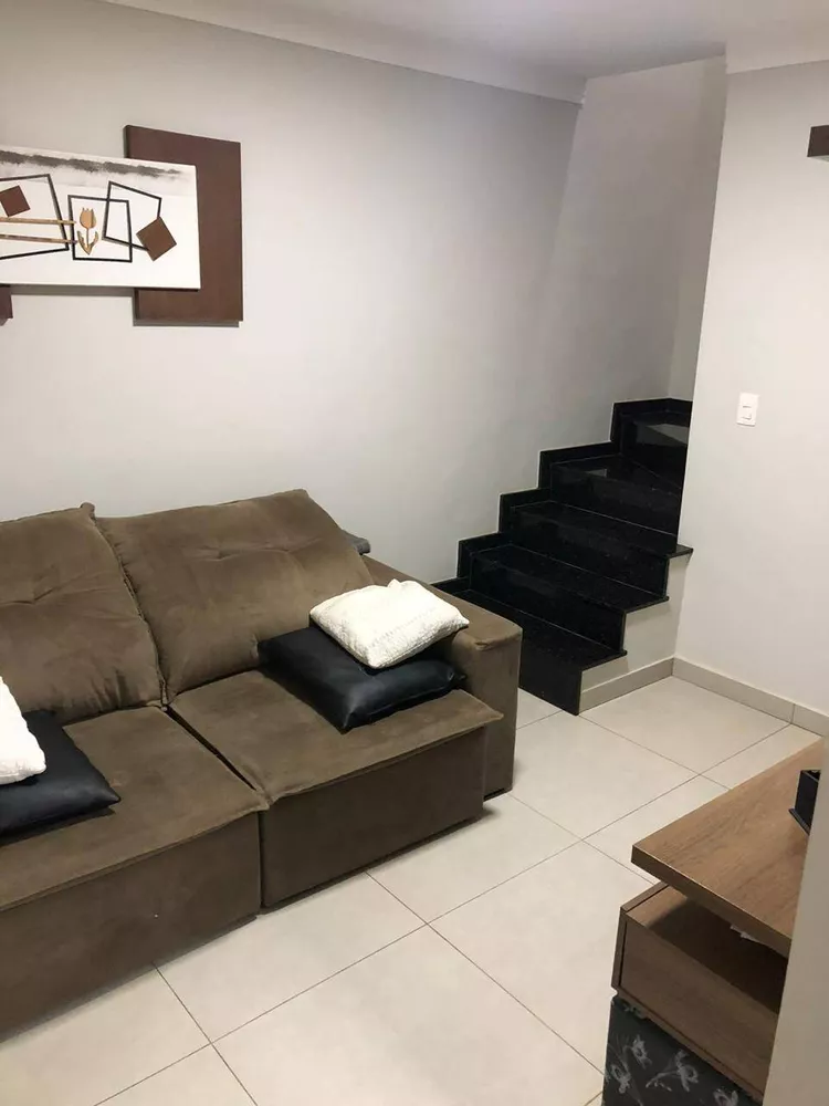 Casa à venda com 2 quartos, 80m² - Foto 1