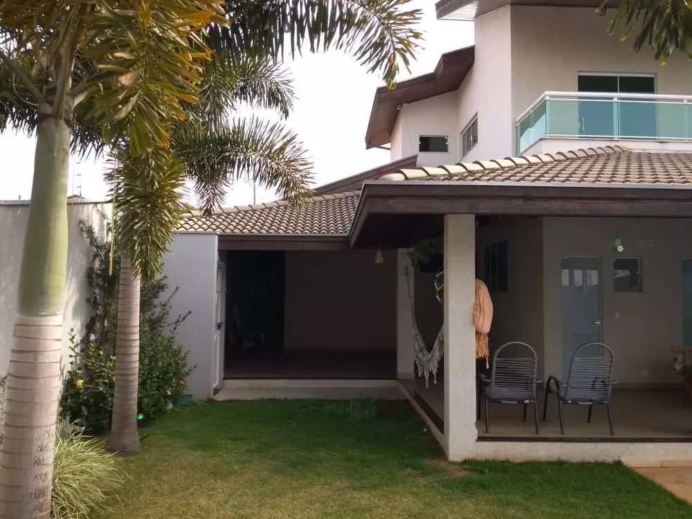 Sobrado à venda com 4 quartos, 250m² - Foto 1