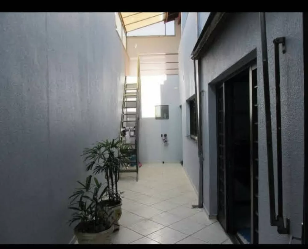 Sobrado à venda com 2 quartos, 185m² - Foto 2