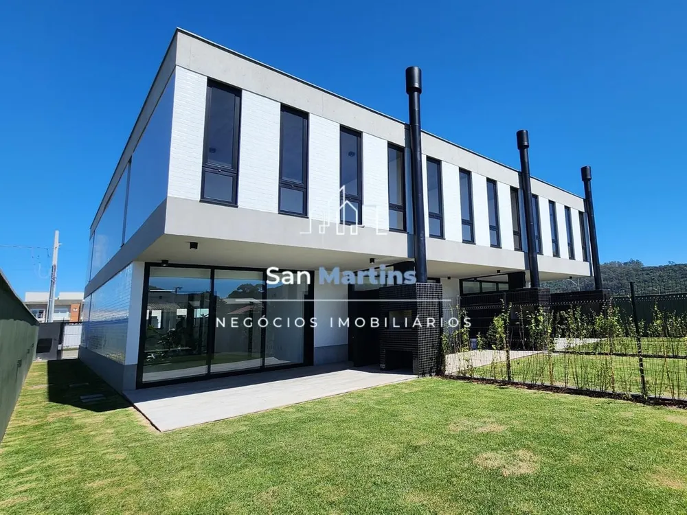 Casa, 3 quartos, 216 m² - Foto 1