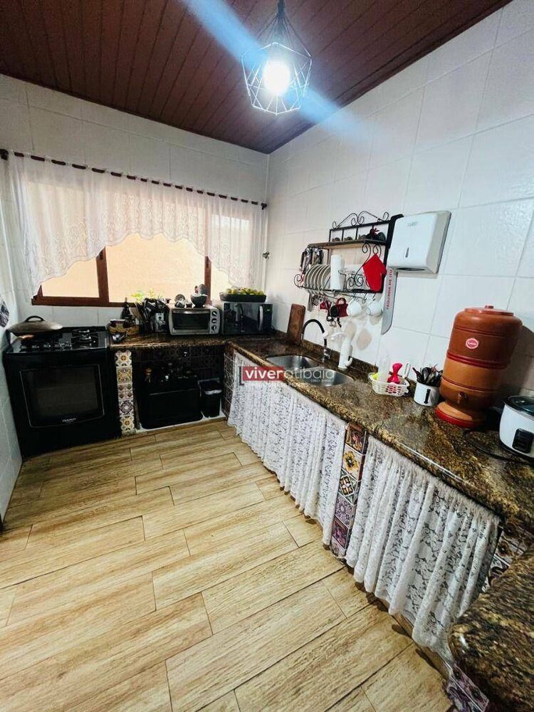 Casa, 3 quartos, 220 m² - Foto 1
