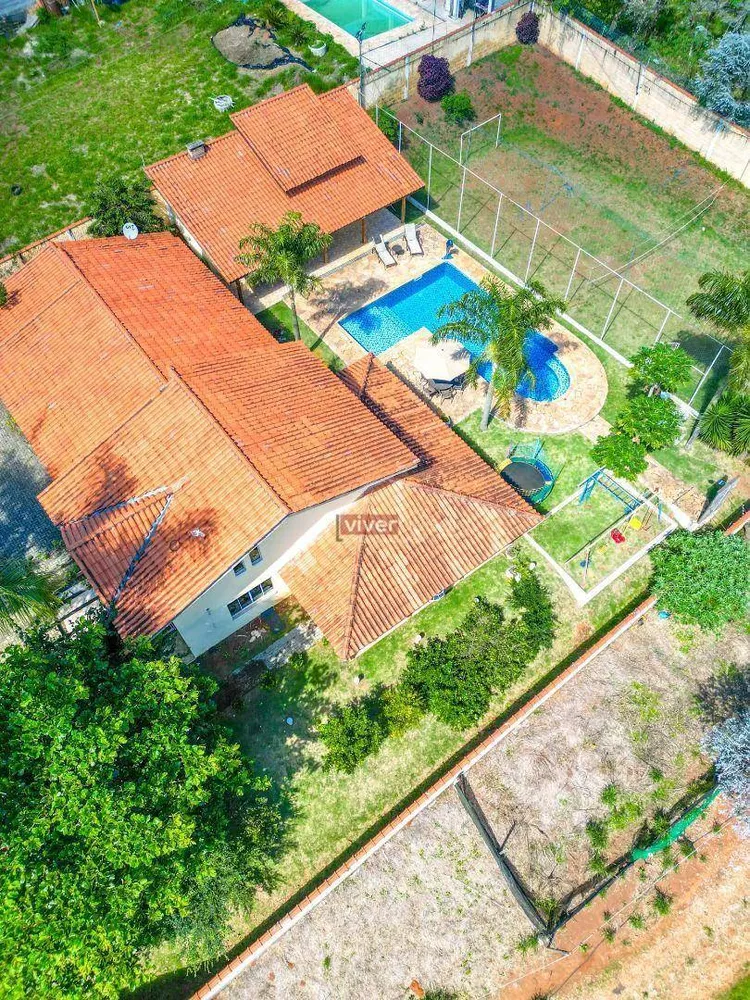 Chácara, 4 quartos, 1432 m² - Foto 1