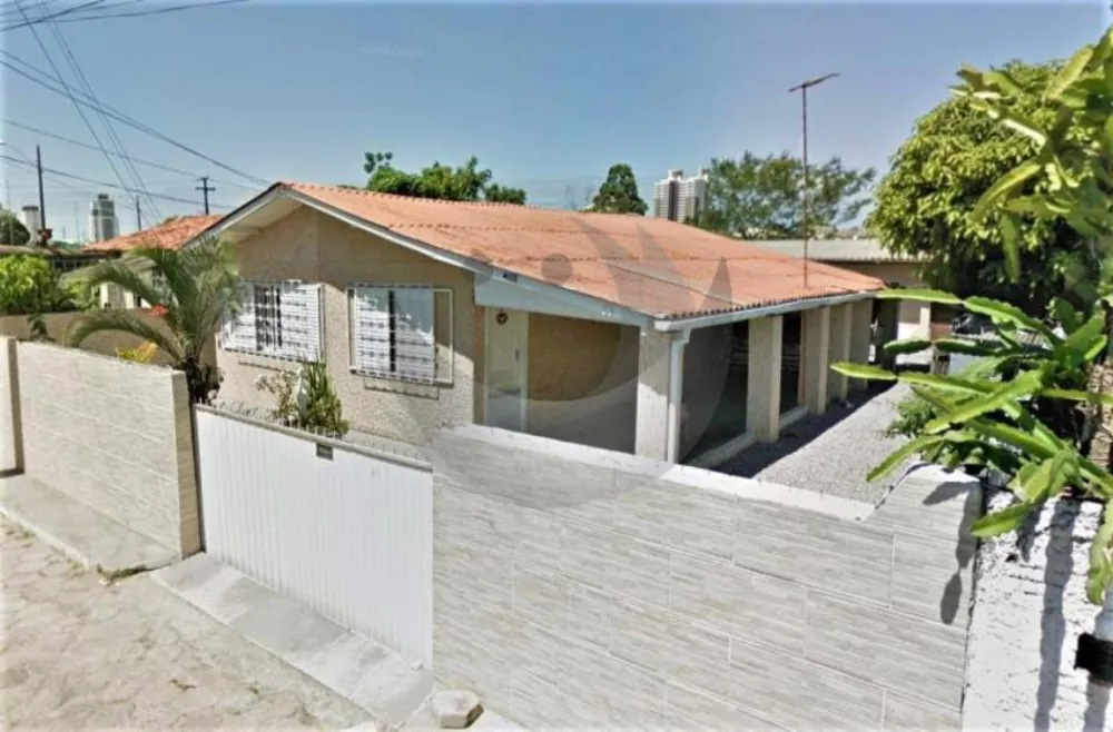 Casa à venda com 5 quartos, 194m² - Foto 1