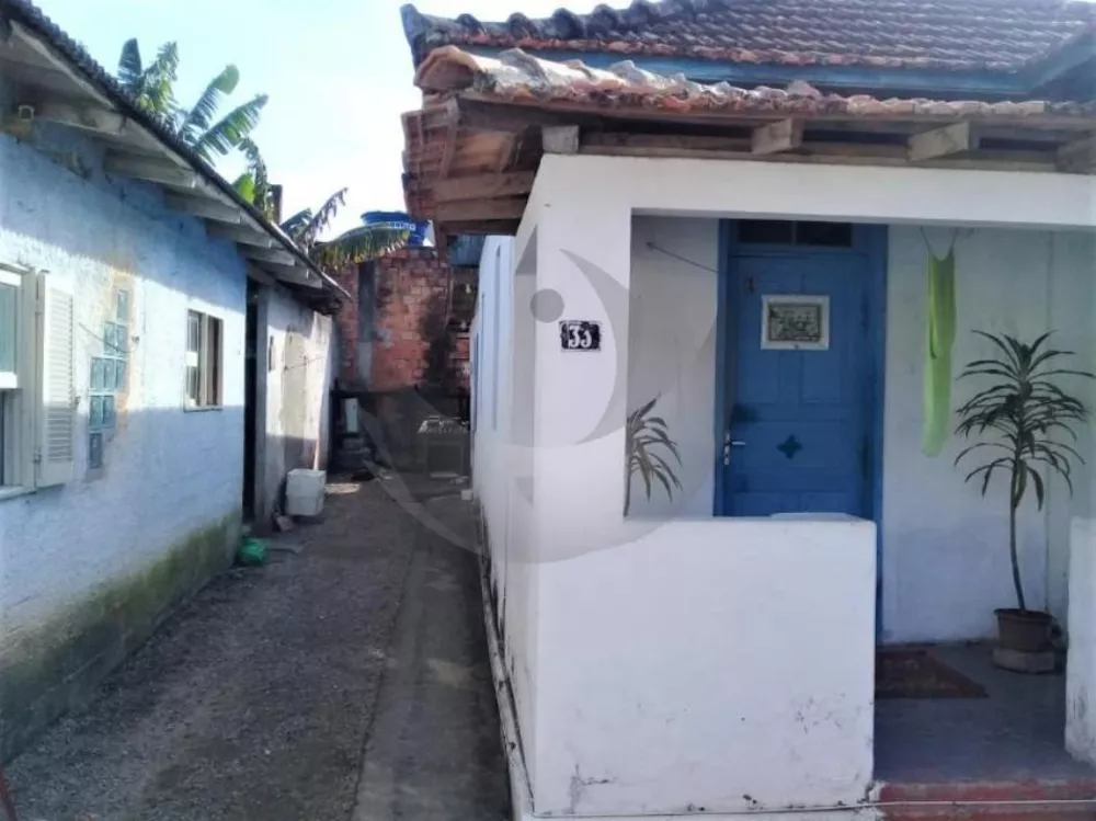 Casa à venda com 2 quartos, 70m² - Foto 2