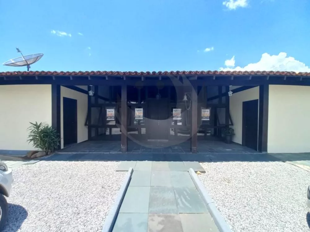 Casa para alugar com 3 quartos, 261m² - Foto 1