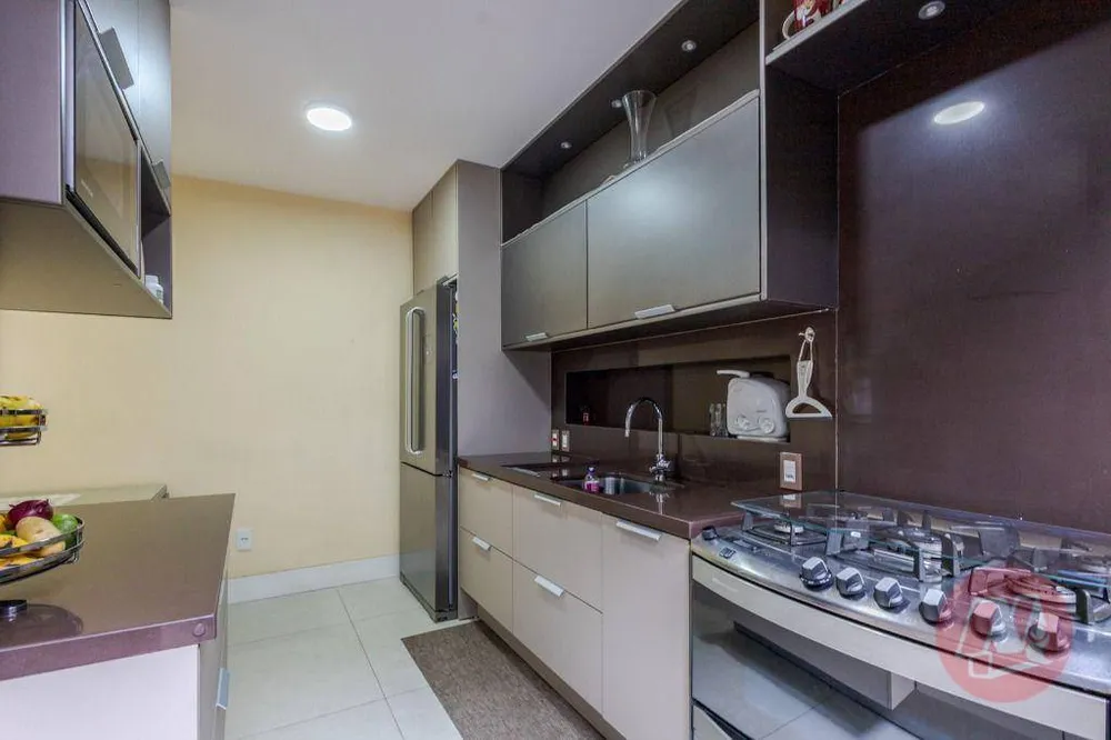 Casa, 4 quartos, 208 m² - Foto 1