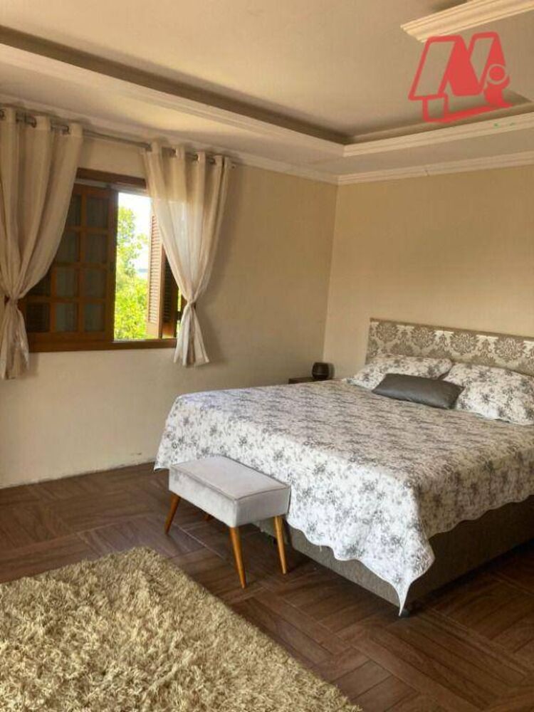 Casa, 3 quartos, 234 m² - Foto 1