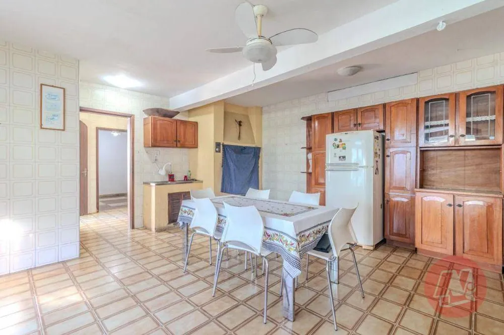 Casa, 5 quartos, 270 m² - Foto 2