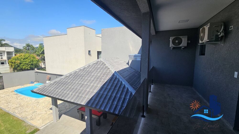 Casa à venda com 4 quartos, 208m² - Foto 1