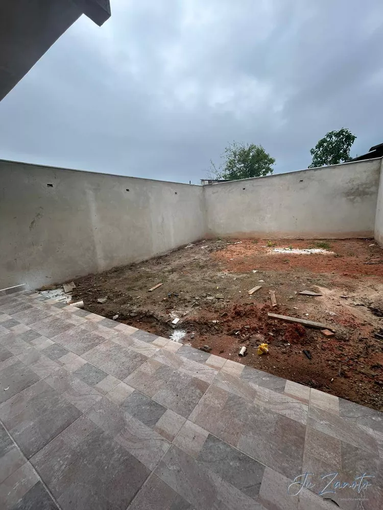 Casa à venda com 3 quartos, 100m² - Foto 4