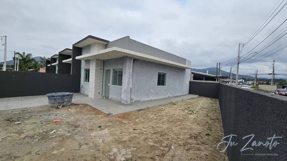 Casa à venda com 2 quartos, 50m² - Foto 4