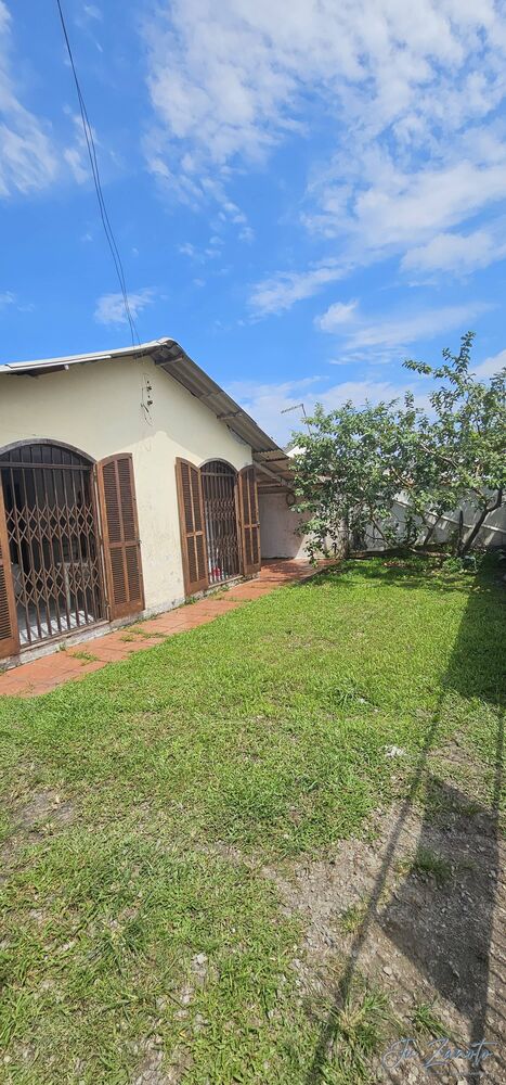 Casa à venda com 3 quartos, 120m² - Foto 1