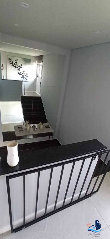 Casa à venda com 4 quartos, 260m² - Foto 1