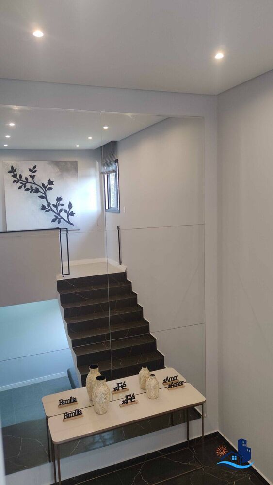 Casa à venda com 4 quartos, 260m² - Foto 2