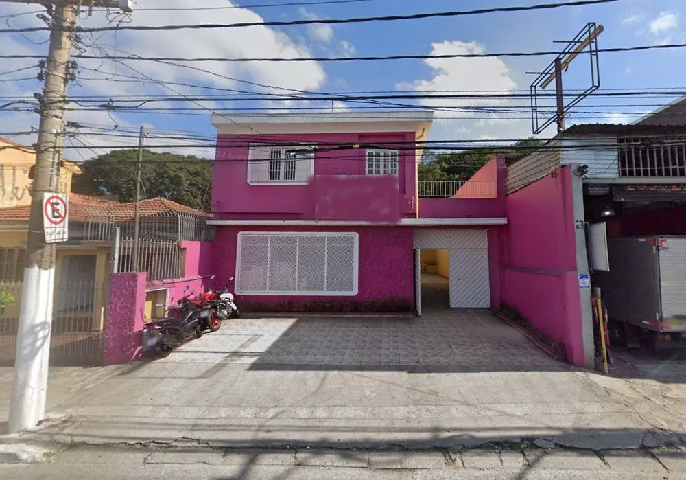 Sobrado à venda com 7 quartos, 220m² - Foto 1