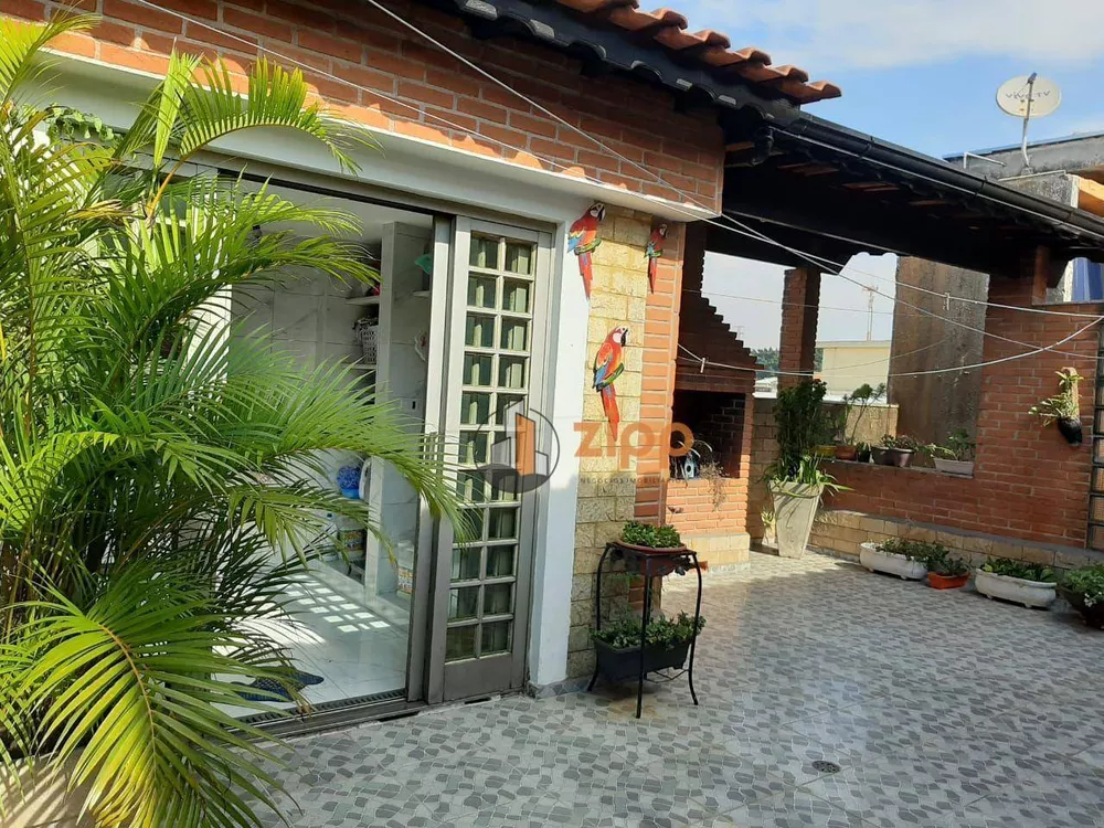 Sobrado à venda com 5 quartos, 275m² - Foto 1