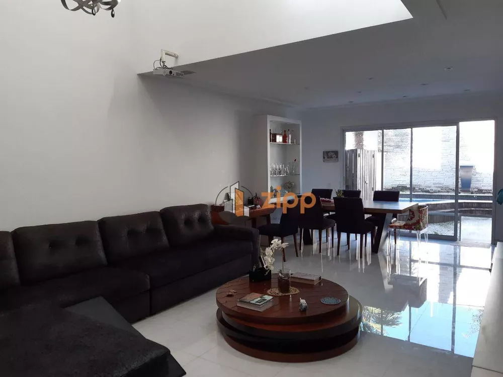 Sobrado à venda com 4 quartos, 365m² - Foto 1