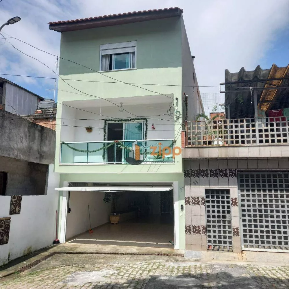 Sobrado à venda com 3 quartos, 210m² - Foto 1