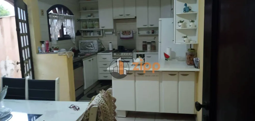 Casa, 3 quartos, 230 m² - Foto 3