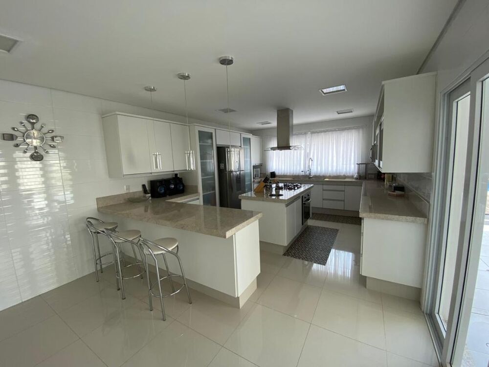 Casa de Condomínio à venda com 7 quartos, 680m² - Foto 2