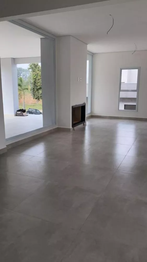 Casa de Condomínio à venda com 3 quartos, 312m² - Foto 2