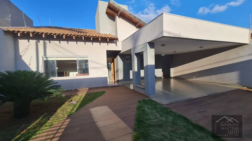 Casa à venda com 3 quartos, 388m² - Foto 1