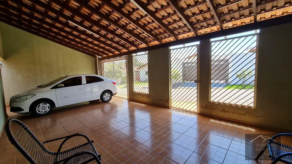 Casa à venda com 3 quartos, 200m² - Foto 2