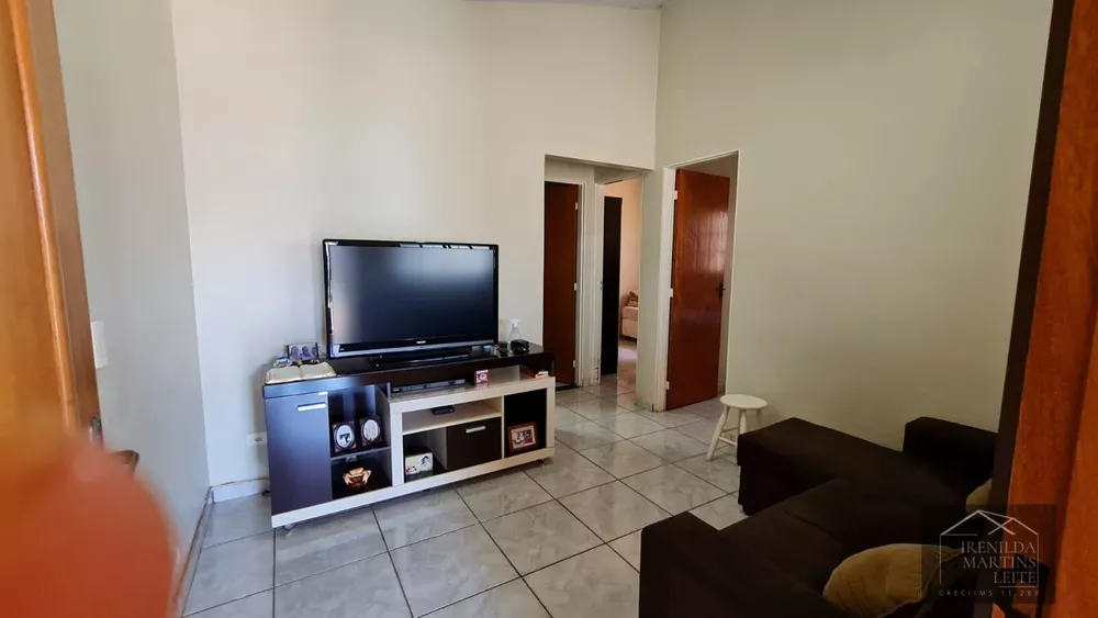 Casa à venda com 3 quartos, 200m² - Foto 3