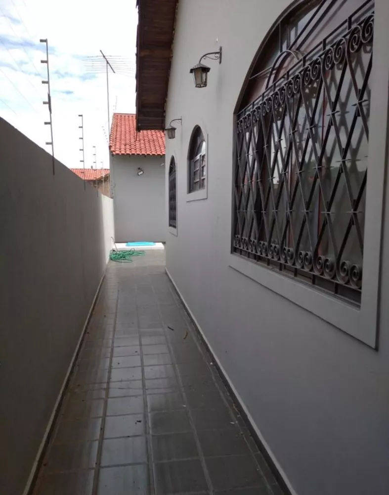 Casa à venda com 3 quartos, 396m² - Foto 2