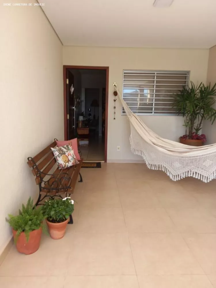 Casa de Condomínio à venda com 3 quartos, 174m² - Foto 2