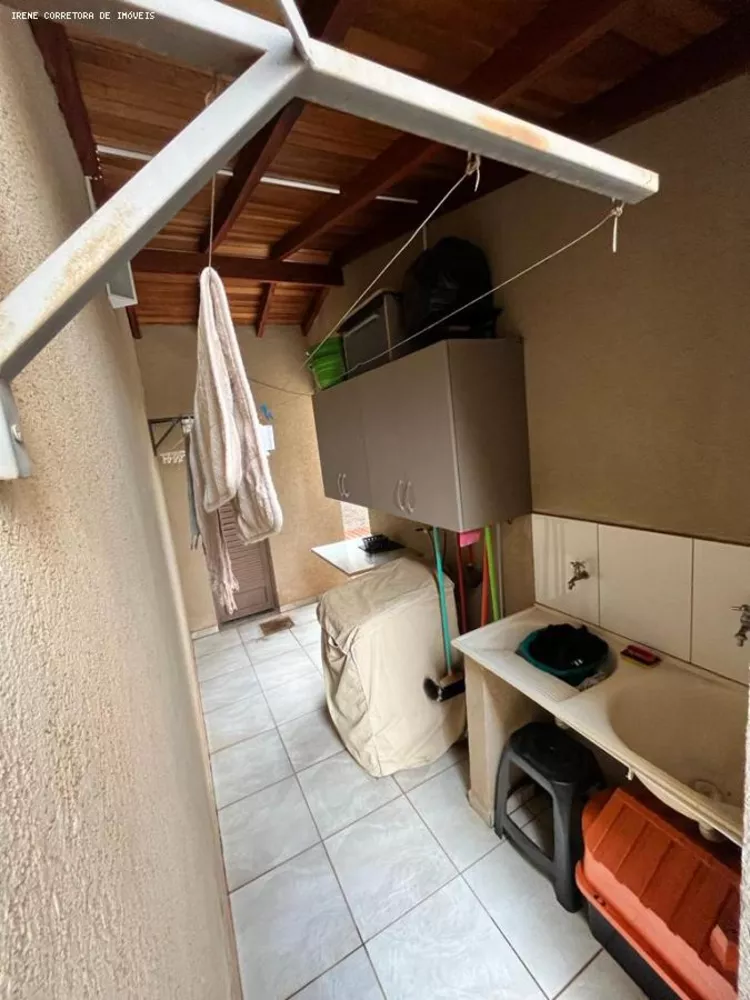 Casa à venda com 2 quartos, 200m² - Foto 3