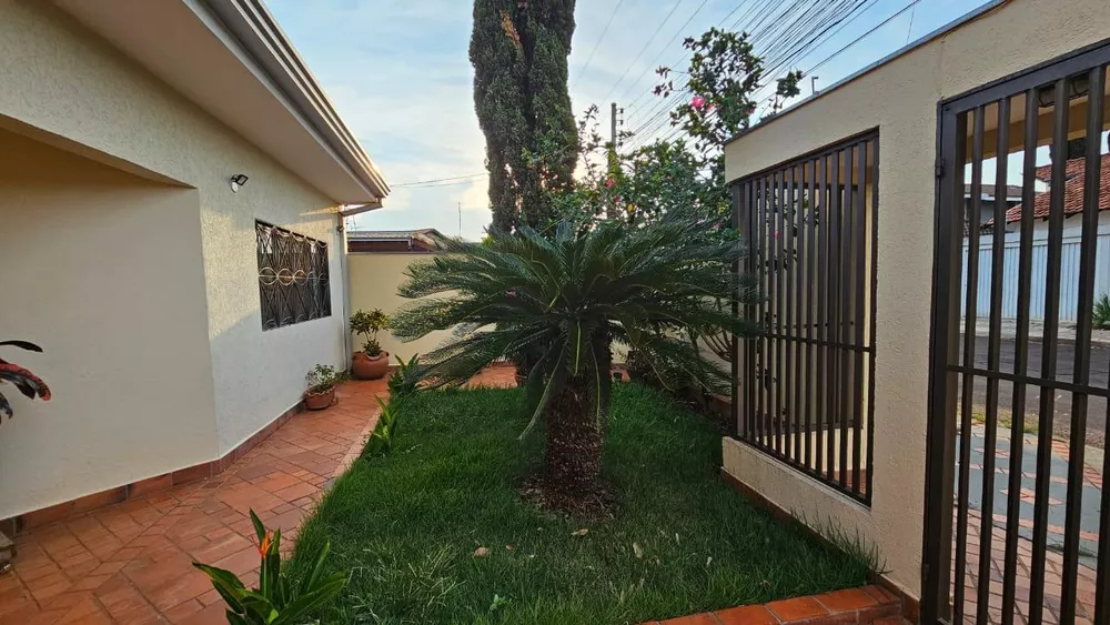 Casa à venda com 2 quartos, 360m² - Foto 2