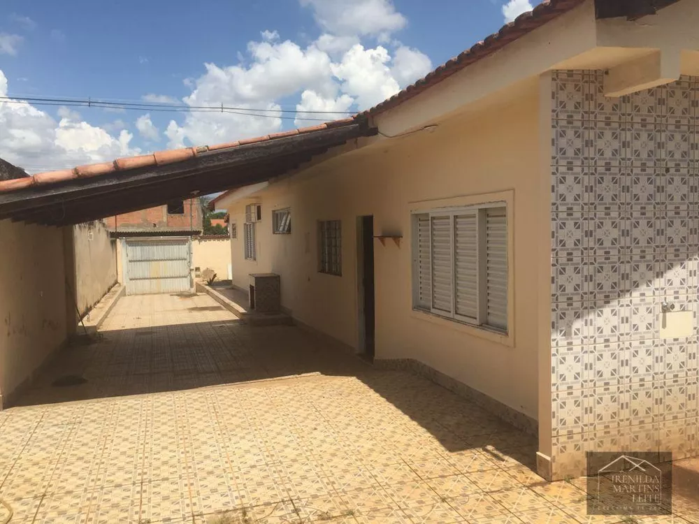 Casa à venda com 3 quartos, 640m² - Foto 2